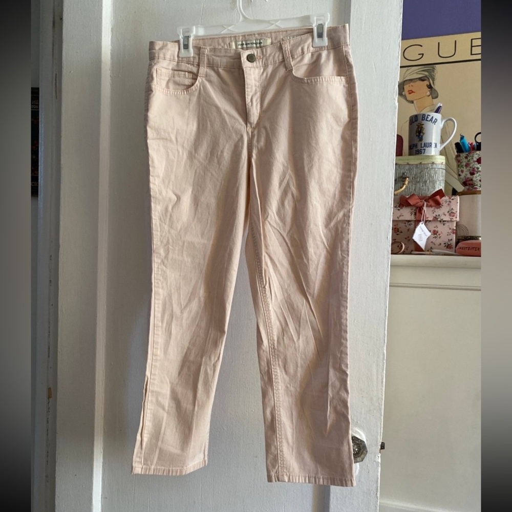 Jones New York Chelsea Cuffed Capri size 8
98% cotton 
Please see all pictures